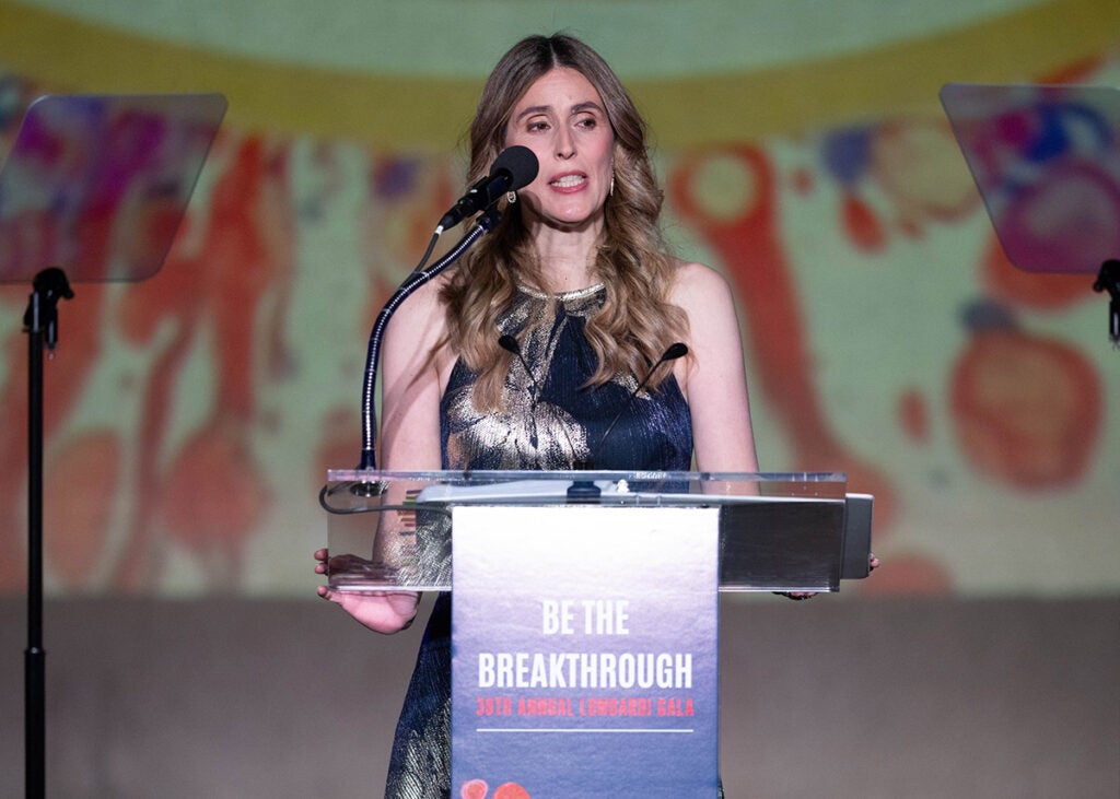Alejandra Hurtado de Mendoza speaks from a podium